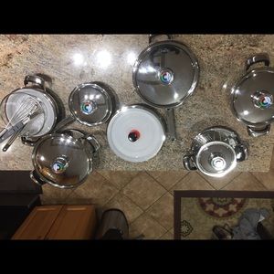 22- piece brand new stainless steel cookware set.